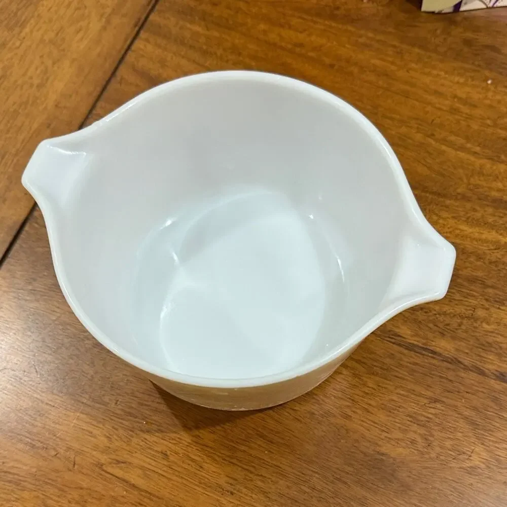 Vintage Pyrex Sandalwood casserole dish 473 without lid